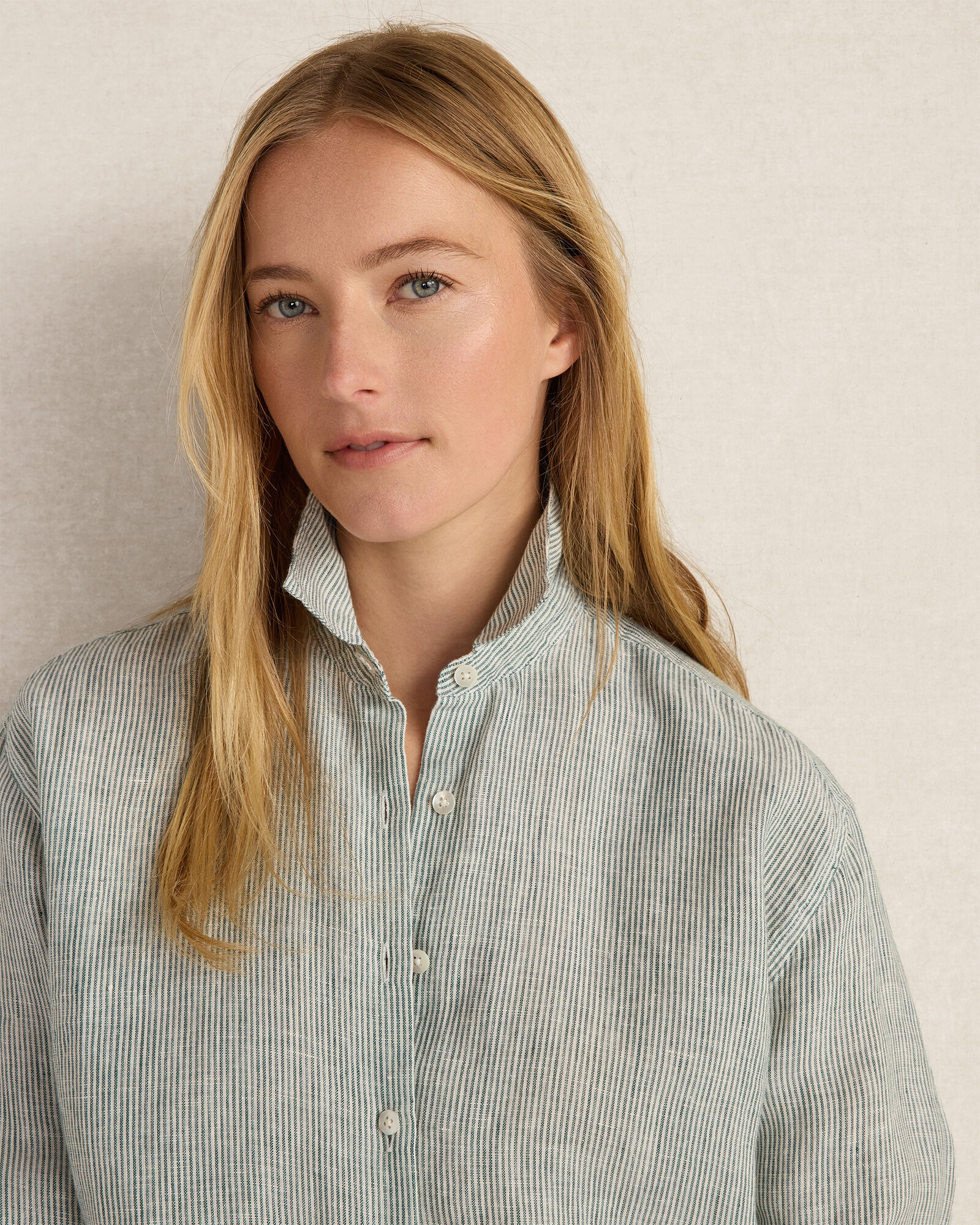 The Daily Shirt in Linen Soft Stripe