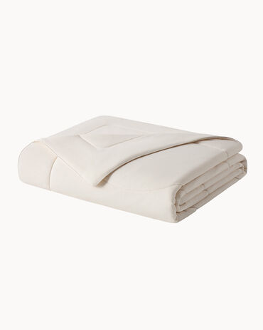 Rest Evercool&reg; Cooling Comforter