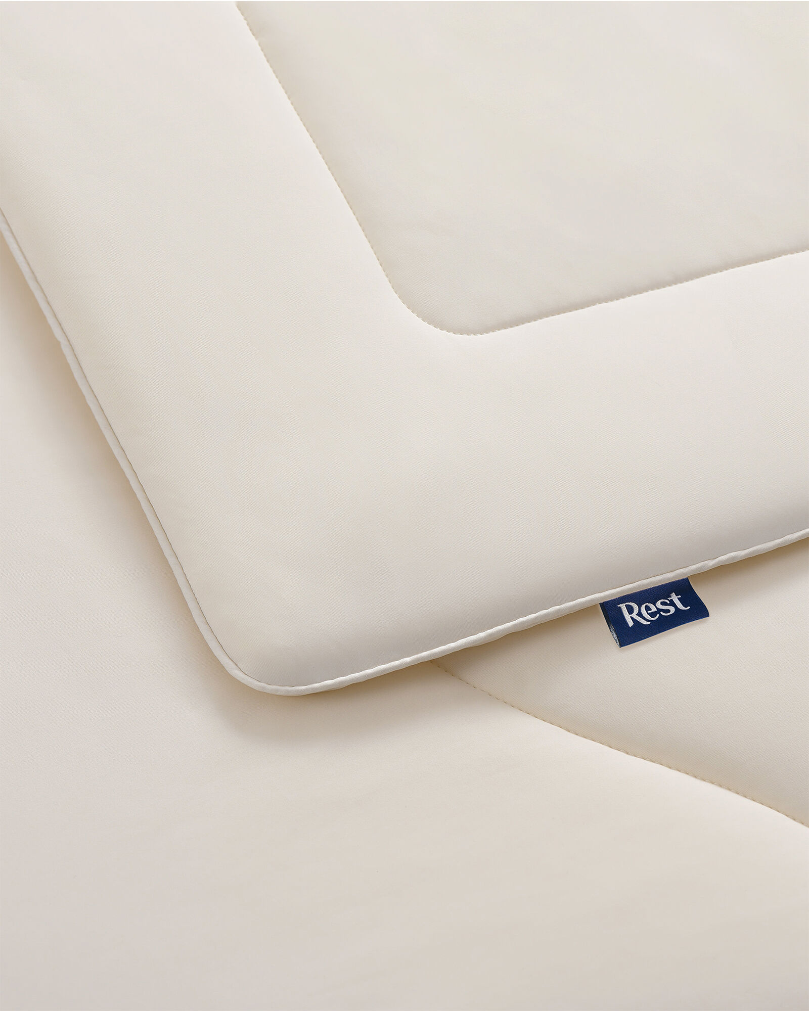Rest Evercool&reg; Cooling Comforter