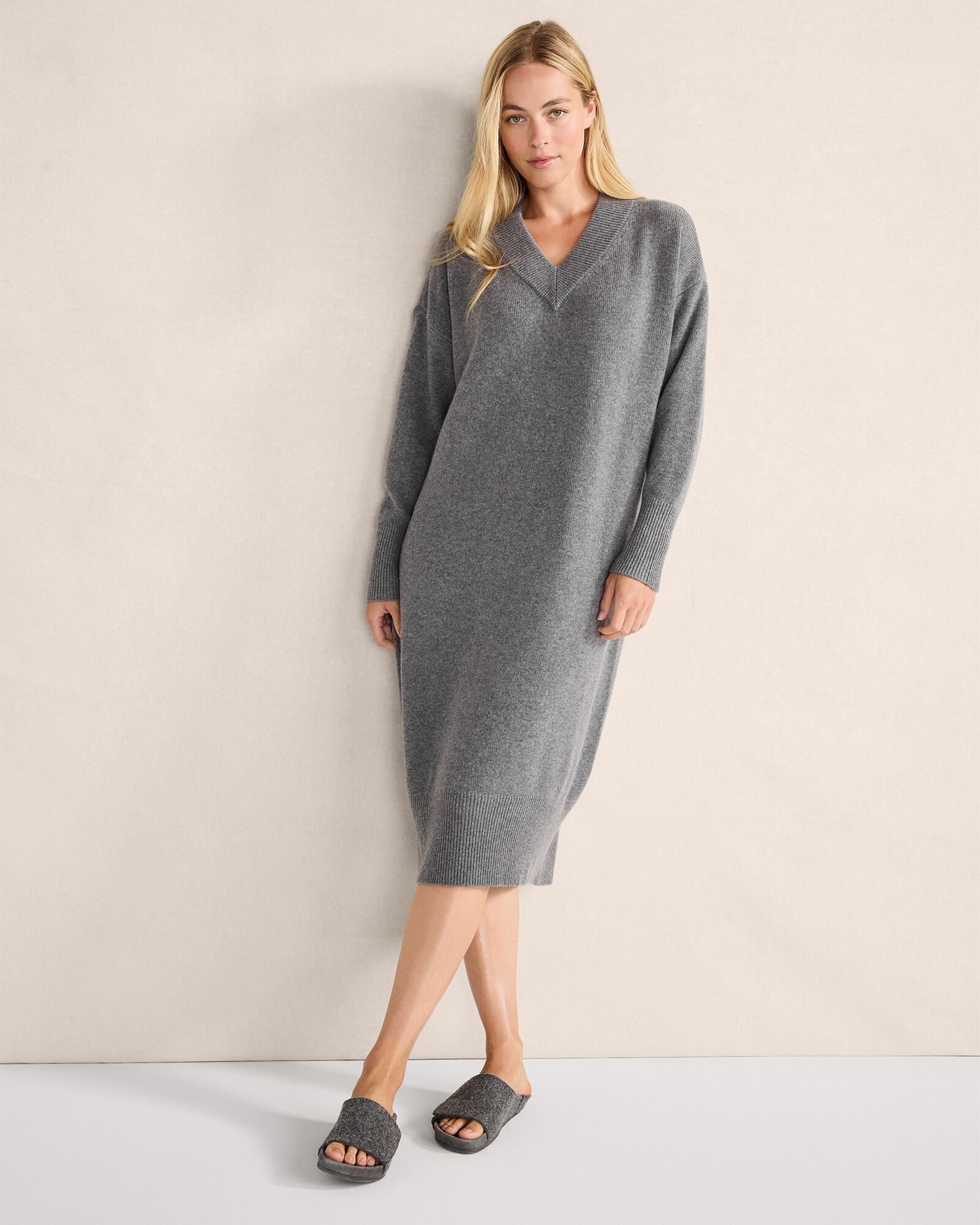 cashmere sweater dress BLAIR CASHMERE SWEATER DRESS IN HEATHER CHARCOAL main image 1