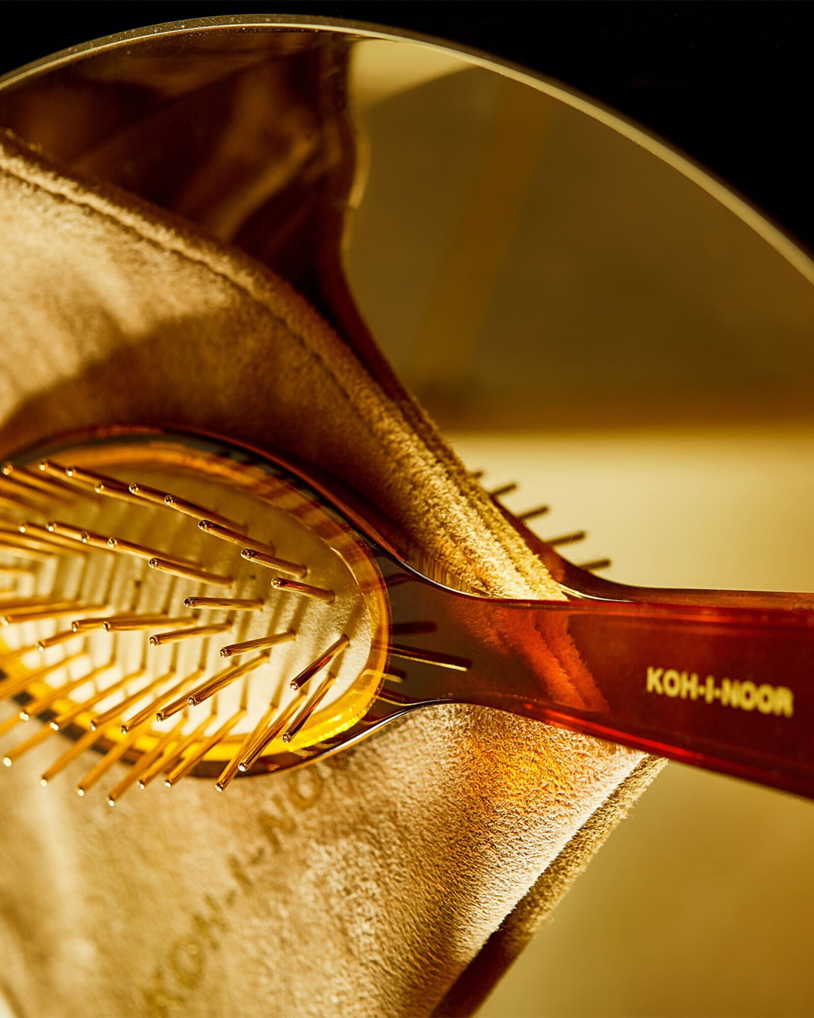 KOH-I-NOOR Large Hairbrush with Gold Pins