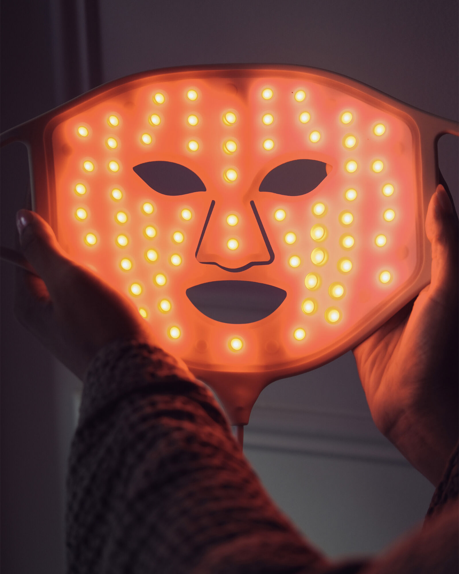 EMBER WELLNESS Rejuvenating Light Therapy Mask