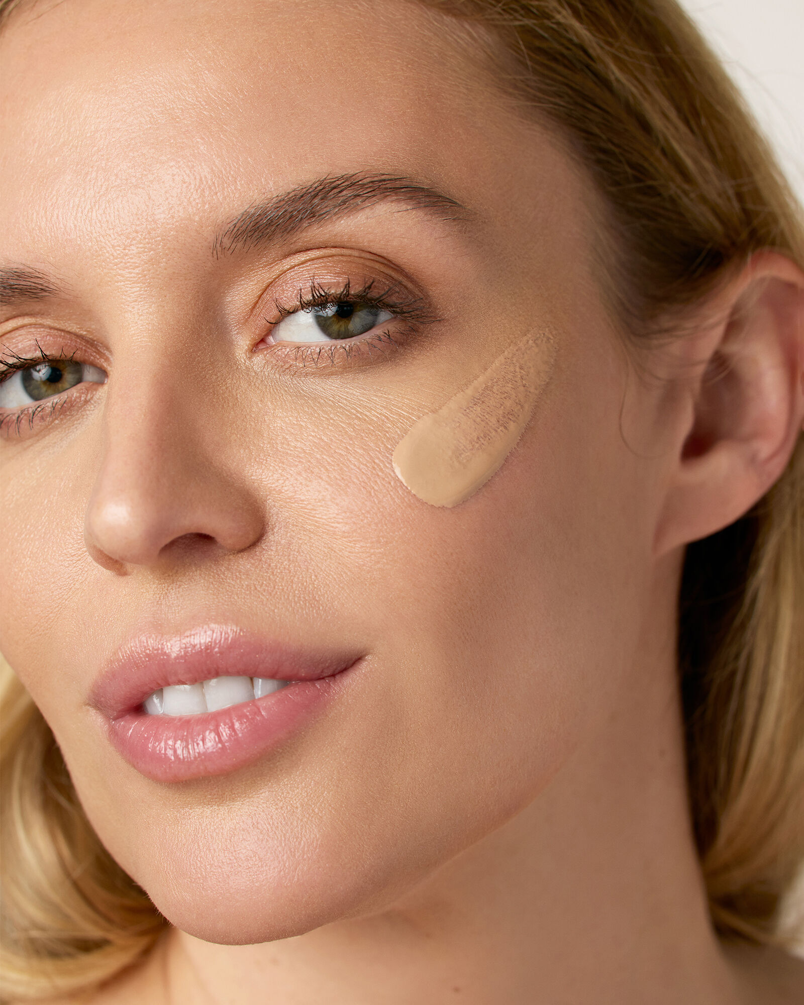 Kari Gran Essential Tinted SPF 30