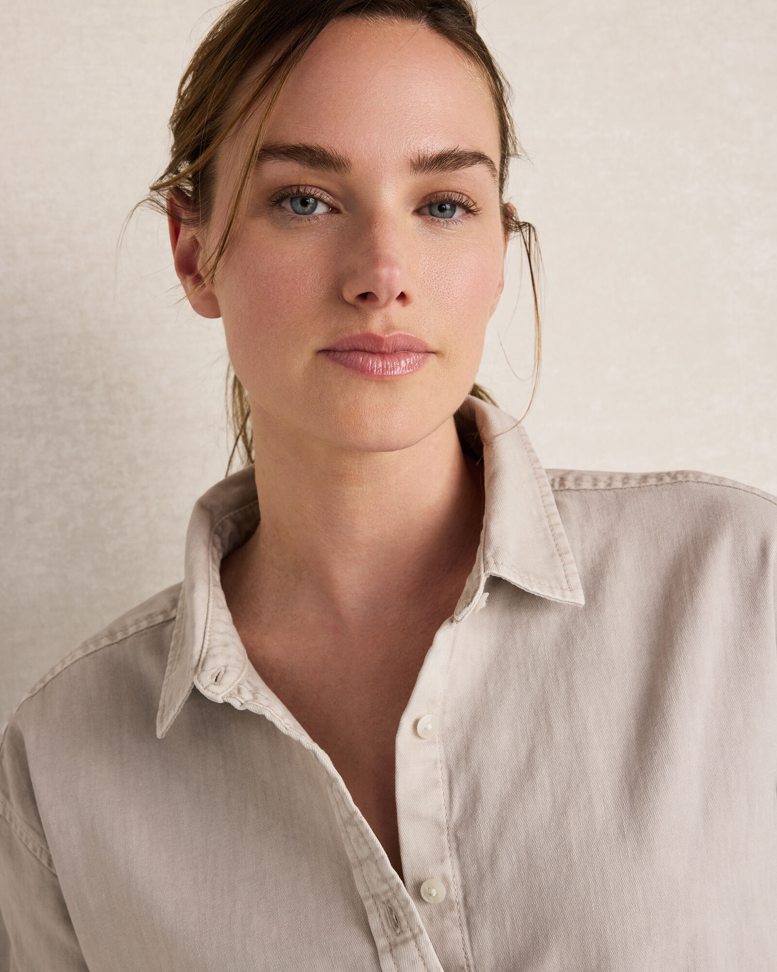 The Daily Shirt in Cotton Denim Ecru