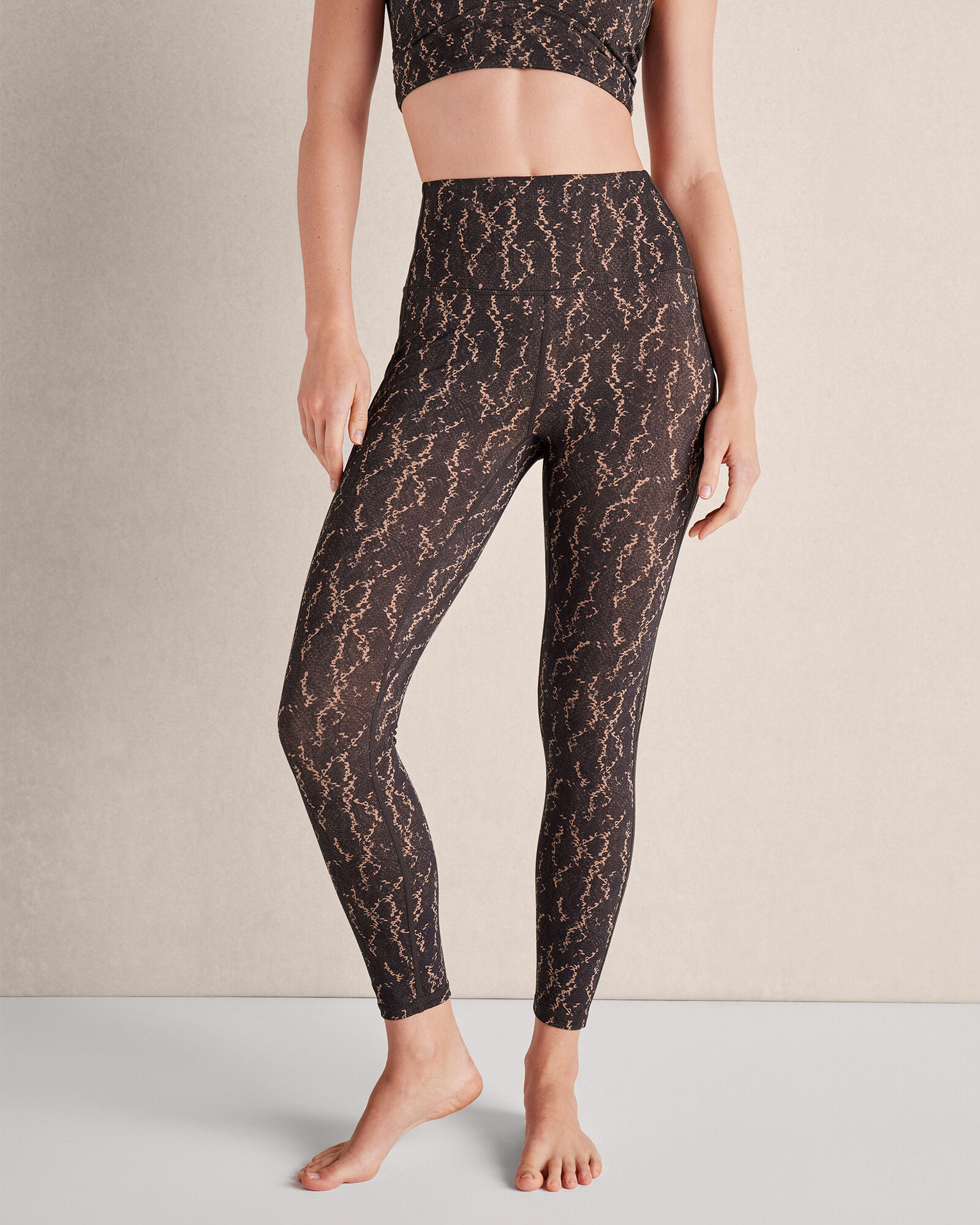 Varley Form Pocket Leggings in Carob Snake