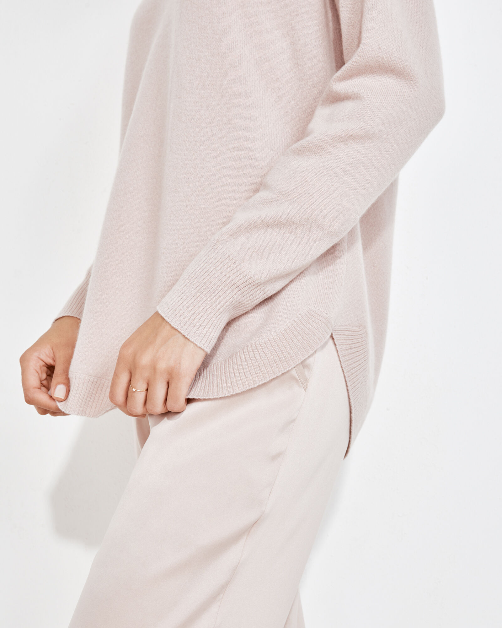 Pure Cashmere Curved Hem Sweater