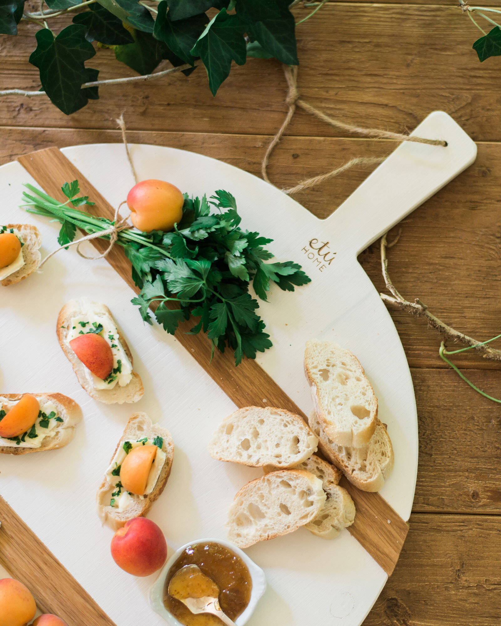 et&uacute;HOME White Round Mod Charcuterie Board, Medium