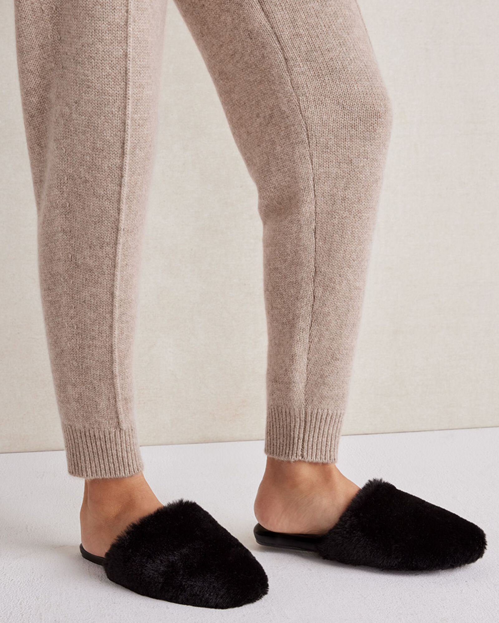 Fur mule slides outlet