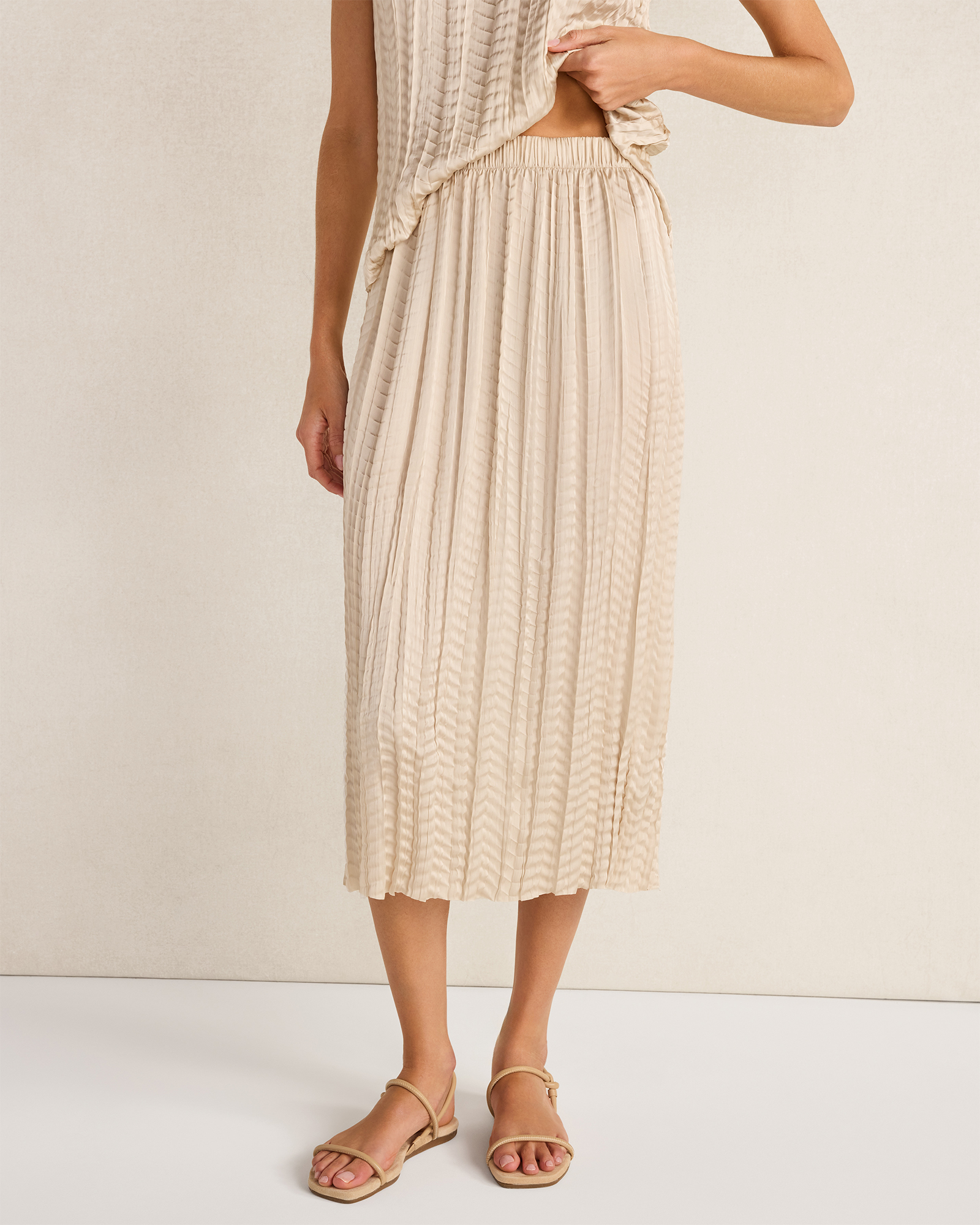 Radiant Pleated Skirt Misty Beige Small 98$