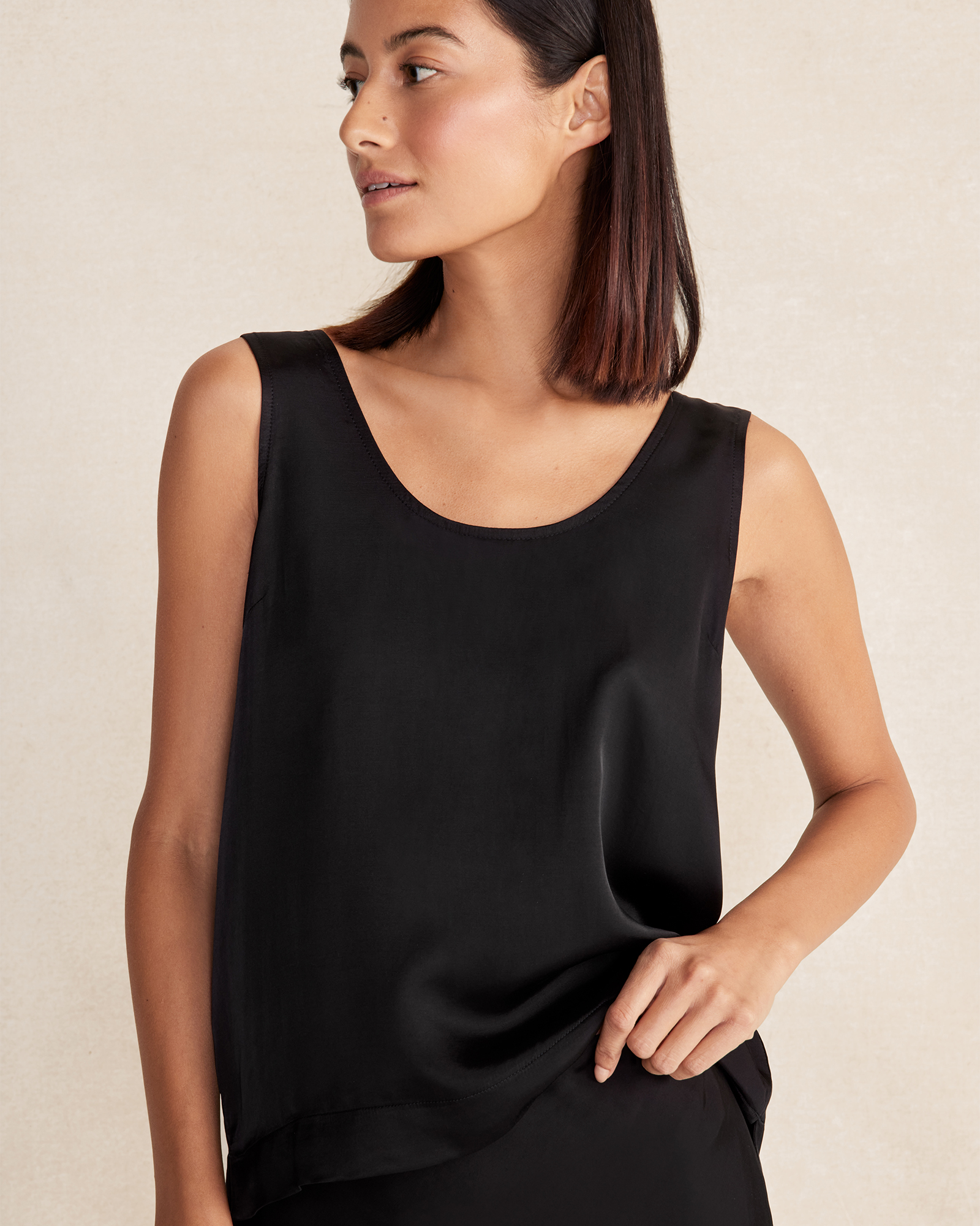 Silky Scoop Neck Tank Top Black Small 60$